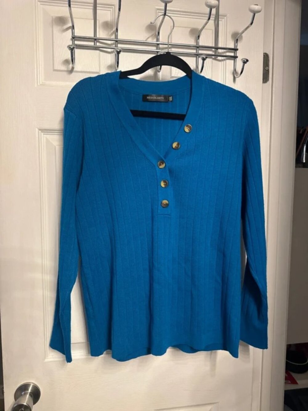 XXLarge fitted v-neck sweater